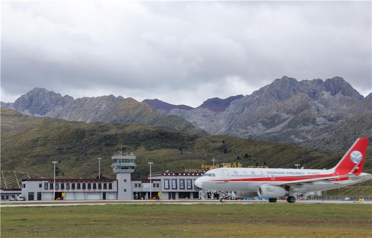我国第5个海拔4000米以上的民用机场投入运营 近期将开通至重庆航线